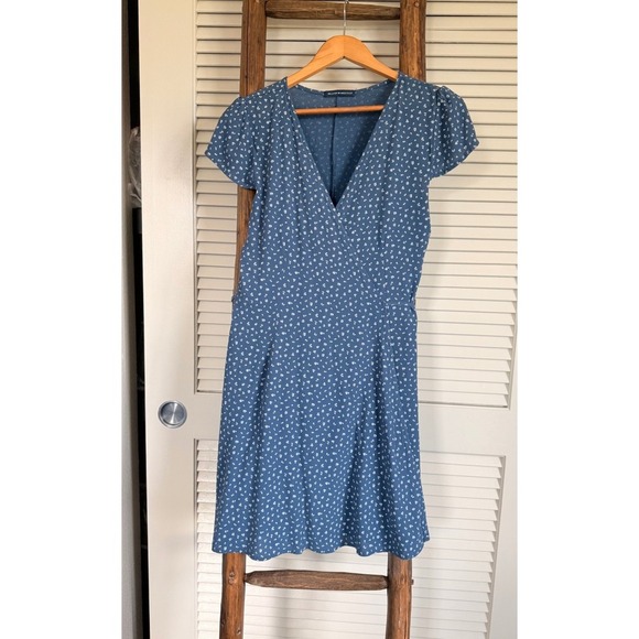 Brandy Melville Wrap Dress Blue Floral Print Short Sleeve Casual - Picture 2 of 7